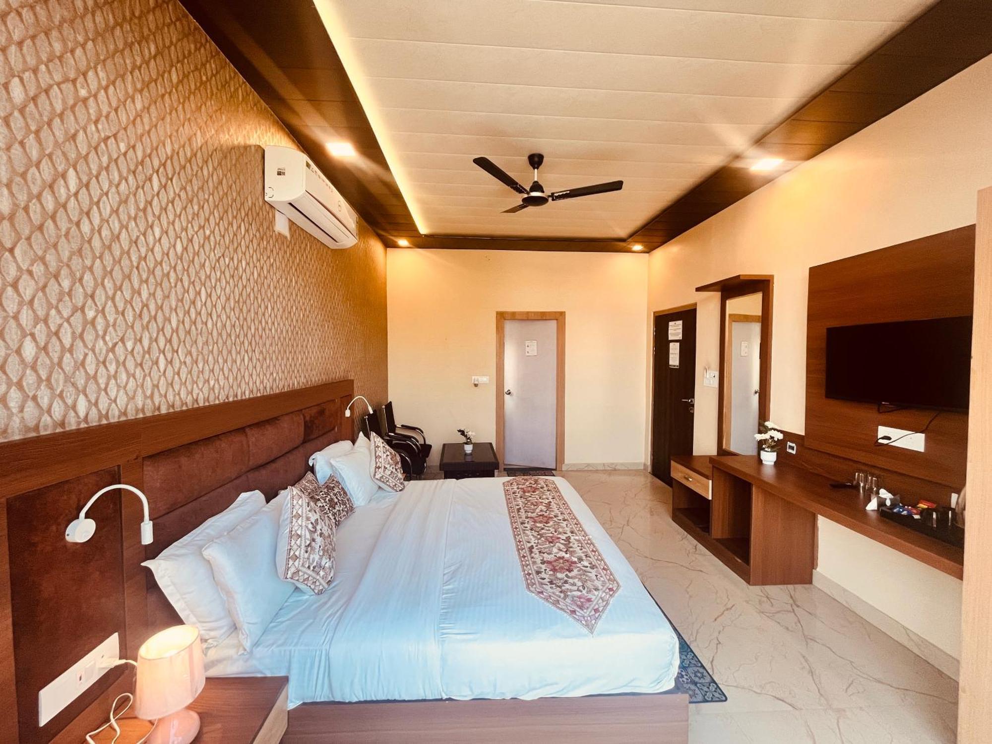 Heaven Resort Ayodhya Exterior photo